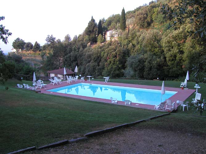 Blick ins Arnotal &uuml;ber unseren Swimmingpool